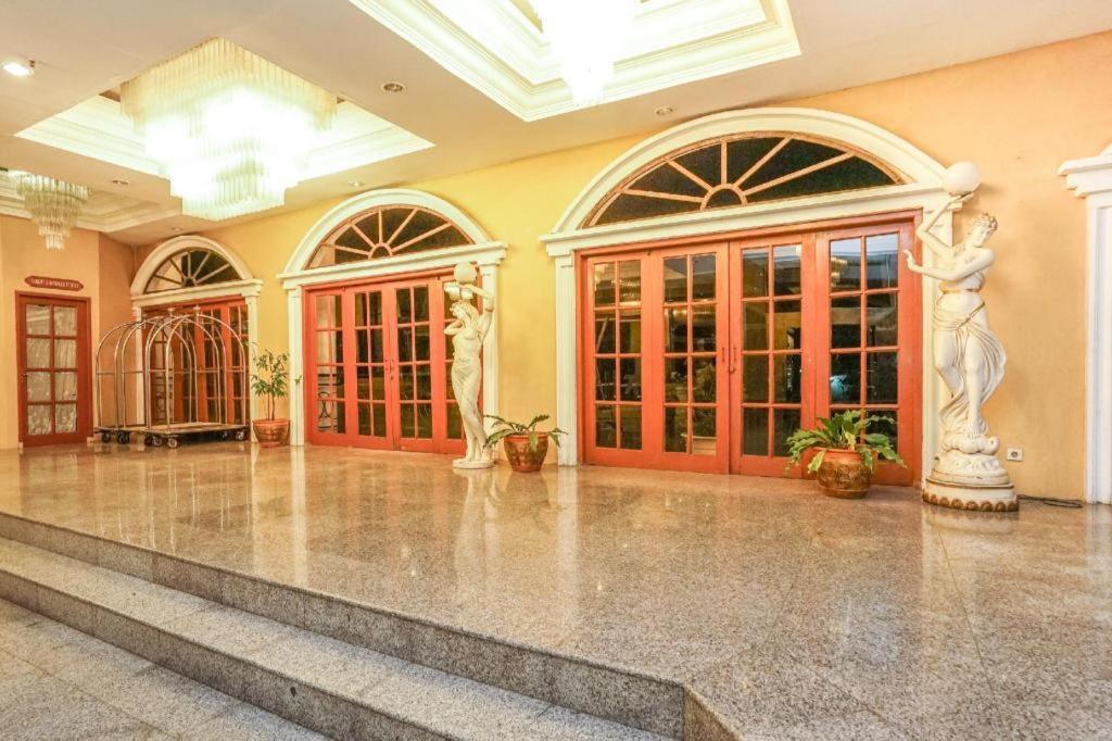 Oyo 395 Tretes Raya Hotel Prigen Exterior foto